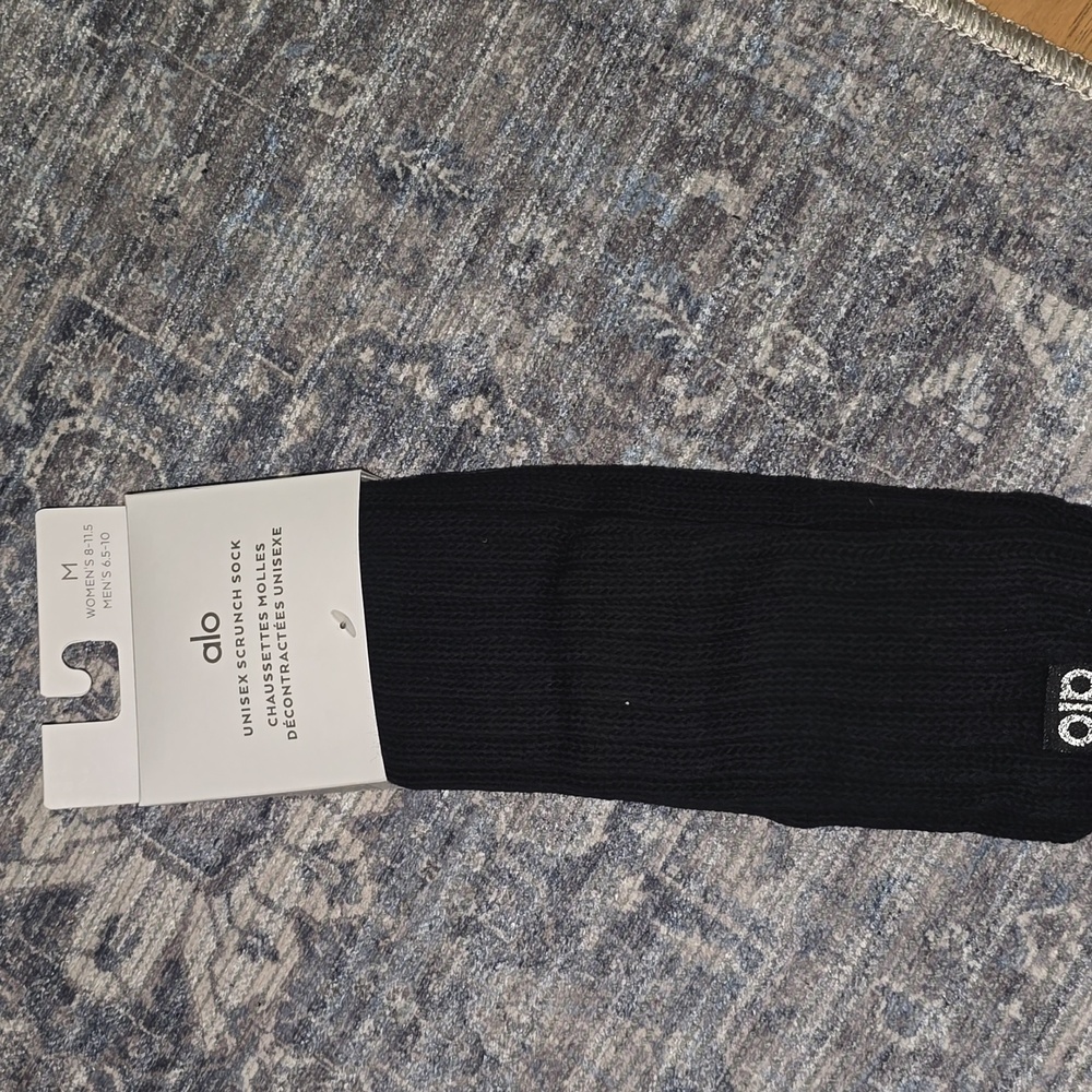 ALO Yoga Scrunch Sock Unisex - Black - Medium - Two Pairs - Picture 5 of 8